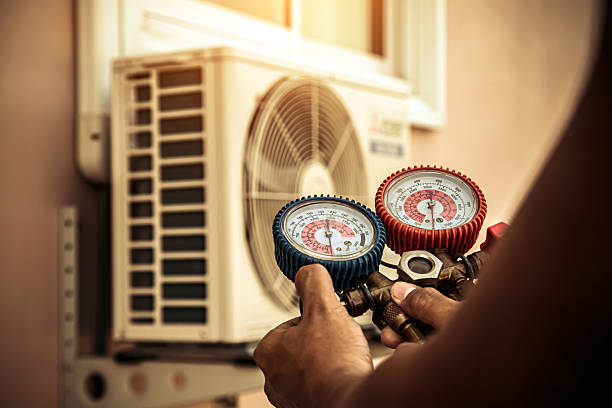 Professional Hvac technician working in Texico, NM